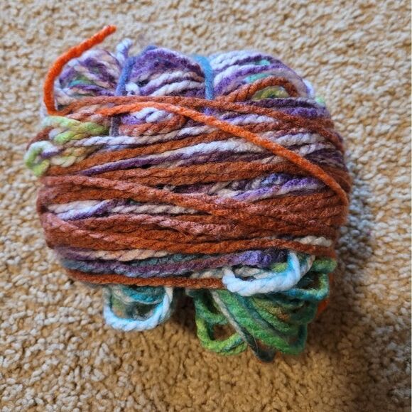 Yarn ball as seen various in color mixed colorful approximate measurement - Picture 1 of 12